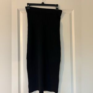 Elegant Black Ribbed Skirt